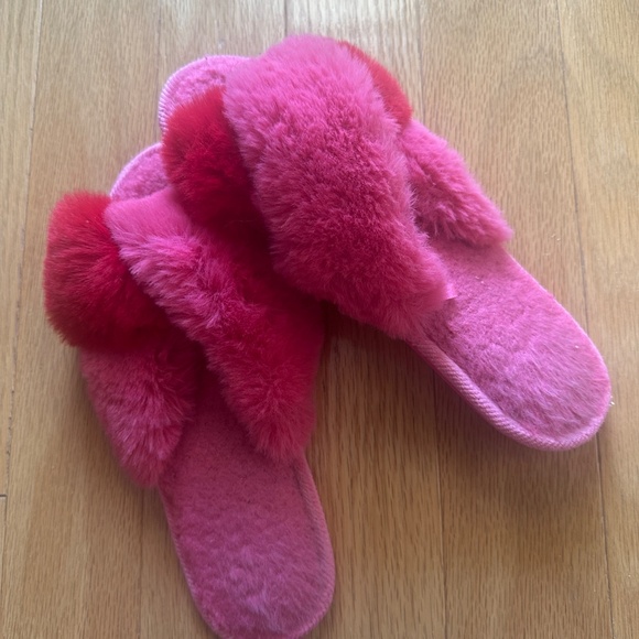 Joules Mabelle cross-strap faux fur slippers in pink and red - Picture 6 of 6
